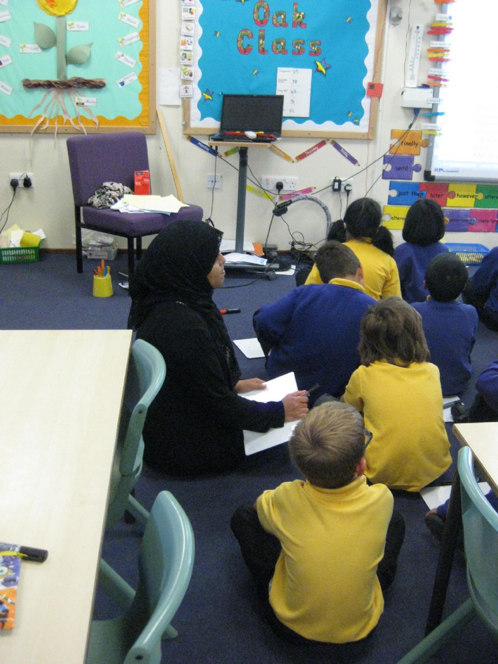  volunteer helps out in a classroom